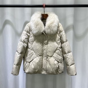 小个子妈妈羽绒服冬装短款2023中老年洋气加厚保暖白鸭绒外套