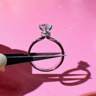 镀18k金六爪1克拉高碳钻石戒指女 简约公主王冠百搭婚礼仿真钻戒