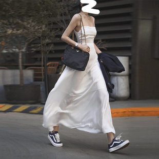 高端夏季吊带长裙2023年子女装法式温柔气质白色连衣裙艺术