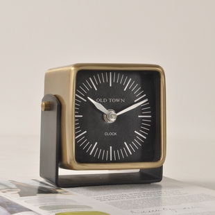 软装居家日用金属铝制四方石英钟表摆件 北欧美式床头柜座钟台钟