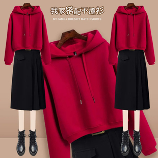 秋装时尚套装女裙子高级感小个子，洋气减龄红色卫衣半身裙两件套
