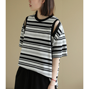 天然出品设计感黑白条纹圆领短袖，t恤女新宽松(新宽松)复古上衣夏季ta5543