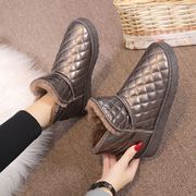 皮面雪地靴女2023年冬季网红短筒百搭加厚绒，保暖防水防滑棉鞋