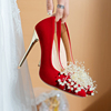 22春秋新娘婚鞋女浪漫手工珍珠花尖头细跟浅口单鞋红色绒面礼仪鞋