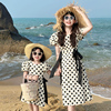 海边度假亲子装母女夏季波点沙滩裙2024韩版蝴蝶结亲子连衣裙