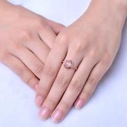 戒面小众粉色指环镶嵌唯美高级简约椭圆玫瑰，金戒指开口芙蓉石轻奢