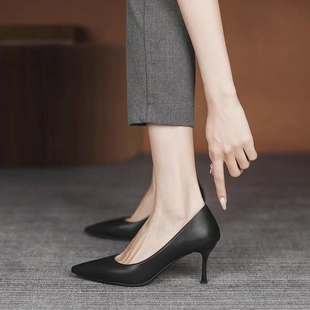 卓诗尼高跟鞋女2023年真皮，气质细跟面试乘空黑色软皮工作职业女鞋