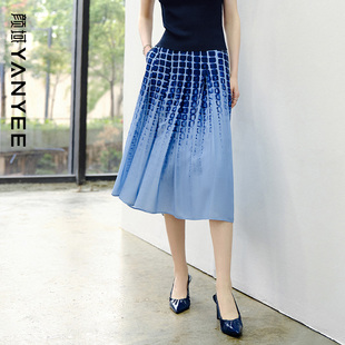 颜域渐变蓝色格子半身裙女2023夏装设计感抽皱个性A字蓬蓬裙