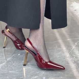 酒红色一字带，包头凉鞋女2024年夏季漆皮，设计感尖头细跟高跟鞋