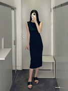 极简修身版型半高领气质优雅纯色包臀裙黑色，24夏季新通勤(新通勤)女连衣裙