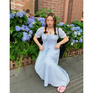 dazi金大支蕾丝镂空连衣裙女夏季2024年微胖法式方领蓝色裙子