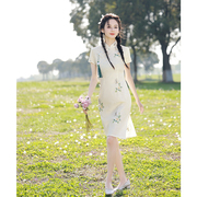 白色小清新旗袍改良年轻款，少女夏季小个子蕾丝刺绣新中式连衣裙女