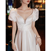 白色晚礼服女2024高端轻奢小众订婚连衣裙平时可穿缎面深V领