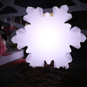 LED七彩发光雪花灯圣诞装饰灯遥控充电防水创意造型雪花灯