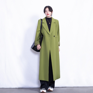 超长款风衣外套女装韩版绿色，高个子(高个子)小众，宽松大码及踝西装大衣