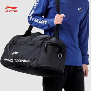 李宁单肩背包斜跨健身包男旅行包篮球训练运动包，桶包大容量拎包