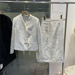 新中式国风白色西服，外套半身裙套装2024春季气质复古两件套女
