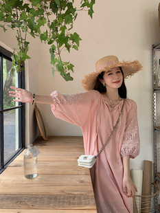 杨杨YANGRUOYU慵懒风设计感2023夏法式宽松粉色泡泡袖刺绣连衣裙
