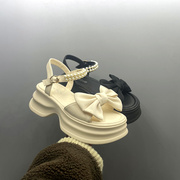 工厂处理夏季露趾粗跟蝴蝶结珍珠甜美气质一字扣时装女凉鞋