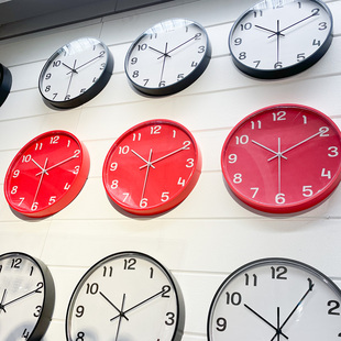 IKEA宜家 普鲁提红色挂钟直径28cm黑色时钟家用简约北欧个性圆形