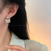 珍珠蝴蝶结花朵耳钉女高级感设计百搭耳环，2023潮轻奢小众耳饰