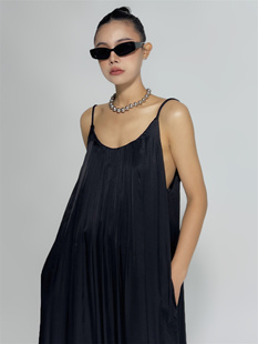 BW 黑色吊带裙女夏季沙滩长裙设计感小众宽松显瘦露背连衣裙