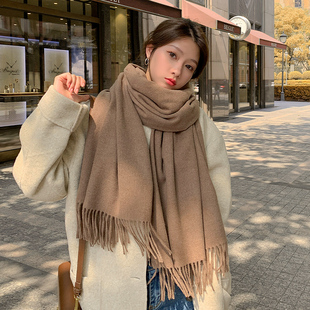 围巾女冬季韩版百搭仿羊绒纯色，加厚保暖2023高级感超大披肩