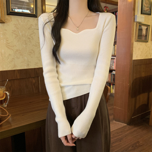 低领打底衫女早春高级感修身独特别致漂亮白色，内搭毛衣方领针织衫
