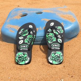 越南塑胶越顺女人平底外穿室外夏季软底夹脚防滑人字拖沙滩凉拖鞋