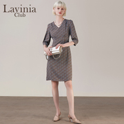 拉维妮娅法式优雅气质连衣裙，女2022秋季x型，显瘦碎花过膝长裙