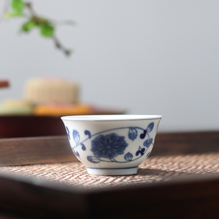 老式景德镇陶瓷功夫茶具，青花瓷手绘缠枝莲，品茗杯茶杯普洱茶碗