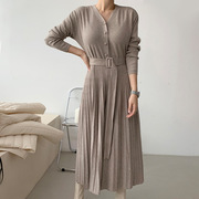 韩国chic气质优雅v领小单排扣系带收腰显瘦长袖，百褶针织连衣裙女