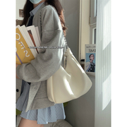 2024韩版学生托特包女大容量小众百搭单肩斜挎包，高级感链条水桶包