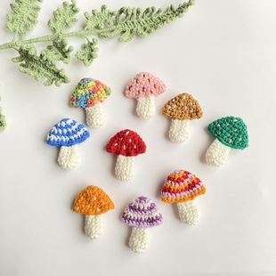 手工编织毛线蘑菇胸针，diy钩织成品红色毛衣，配饰彩色包包蘑菇装饰