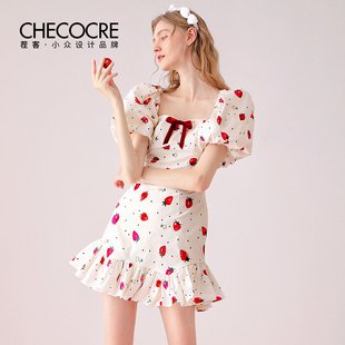 茬客法式甜美连衣裙草莓印花设计感减龄修身显瘦荷叶边包臀裙鱼尾