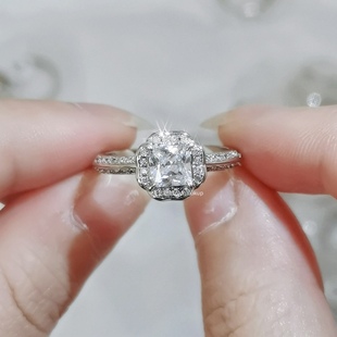 18K金进口高碳钻石戒指女 80分方钻幸福花束婚戒婚礼仿真道具钻戒