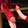 红色新娘鞋女中式2023尖头，平底粗跟结婚鞋子，婚纱秀禾服两用婚鞋