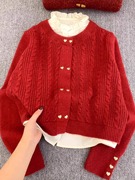 本命年红色毛衣外套，女假两件2024春季设计感小个子，新年针织上