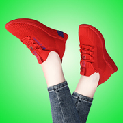 飞织跑步鞋大红色旅游球鞋本命年小红鞋软面平底妈妈运动鞋潮