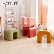 创意字母凳网红家用凳子茶几换鞋凳简约现代客厅阳台卧室塑料椅子