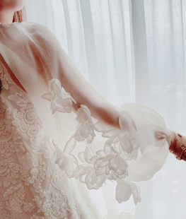 “始于浪漫”白色重工立体花朵，提花纯白连衣裙，刺绣宽松显瘦仙女裙