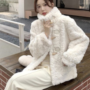 2024秋冬季小香风羊羔毛绒绒(毛，绒绒)韩版皮毛一体宽松牛角扣外套女士