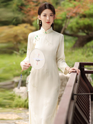 白色蕾丝绣花旗袍2023冬季新中式，年轻款少女长款连衣裙订婚礼服