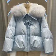 反季冬装奶油蓝中国结盘扣狐狸毛羽绒服女短款小众设计白鸭绒外套