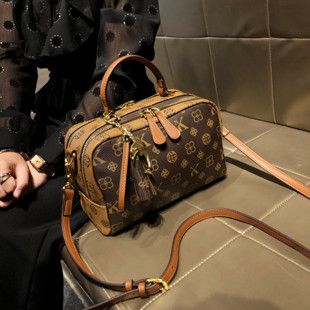 香港品牌包包女士2024真皮，通勤流行手提小包，单肩斜跨波士顿包