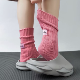 秋冬袜子女日系粉色标签，纯色粗线针织中筒袜男女情侣百搭堆堆袜潮