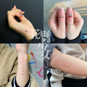 花臂少女tattoo164泫雅风，彩虹色圆点草莓，英文爱心手指纹身贴