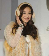 吴佩慈秀同款UGG皮毛一体耳罩...