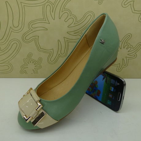 <em>蜘蛛王女鞋</em>正品2014春款低跟软面软底坡跟时
