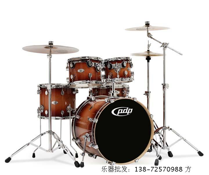 Гитарный усилитель Akai 15 280 Гитарный усилитель Akai 15 280
